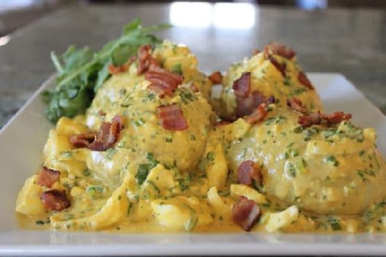 Potatoes Smothered with Egg Sauce (Cariucho)